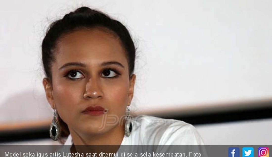 Model sekaligus artis Lutesha saat ditemui di sela-sela kesempatan. - JPNN.com