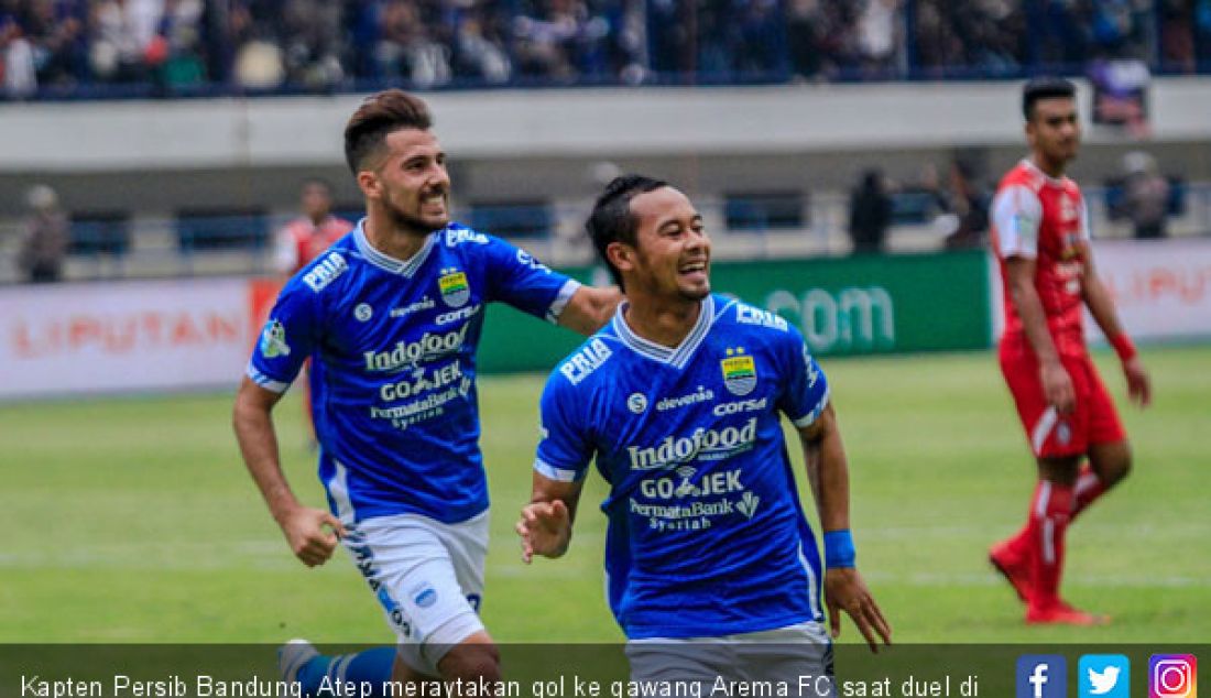 Kapten Persib Bandung, Atep meraytakan gol ke gawang Arema FC saat duel di Stadion GBLA, Kamis (13/9) sore. - JPNN.com