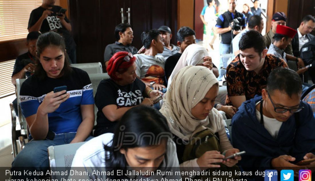 Putra Kedua Ahmad Dhani, Ahmad El Jallaludin Rumi menghadiri sidang kasus dugaan ujaran kebencian (hate speech) dengan terdakwa Ahmad Dhani di PN Jakarta Selatan, Jakarta, Senin (17/9). - JPNN.com