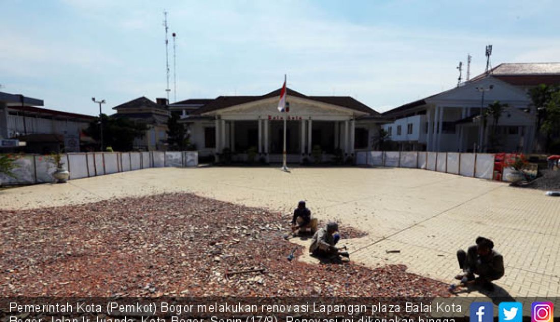 Pemerintah Kota (Pemkot) Bogor melakukan renovasi Lapangan plaza Balai Kota Bogor, Jalan Ir Juanda, Kota Bogor, Senin (17/9). Renovasi ini dikerjakan hingga sebulan kedepan dengan anggaran Rp 1 Miliar. - JPNN.com