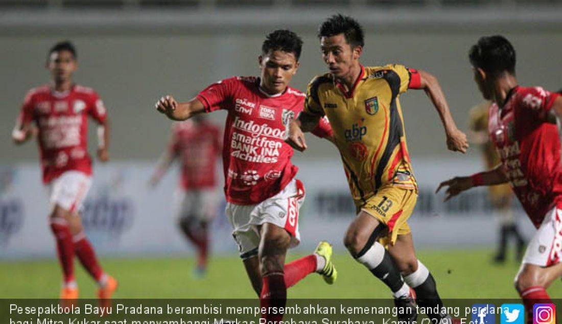 Pesepakbola Bayu Pradana berambisi mempersembahkan kemenangan tandang perdana bagi Mitra Kukar saat menyambangi Markas Persebaya Surabaya, Kamis (22/9). - JPNN.com