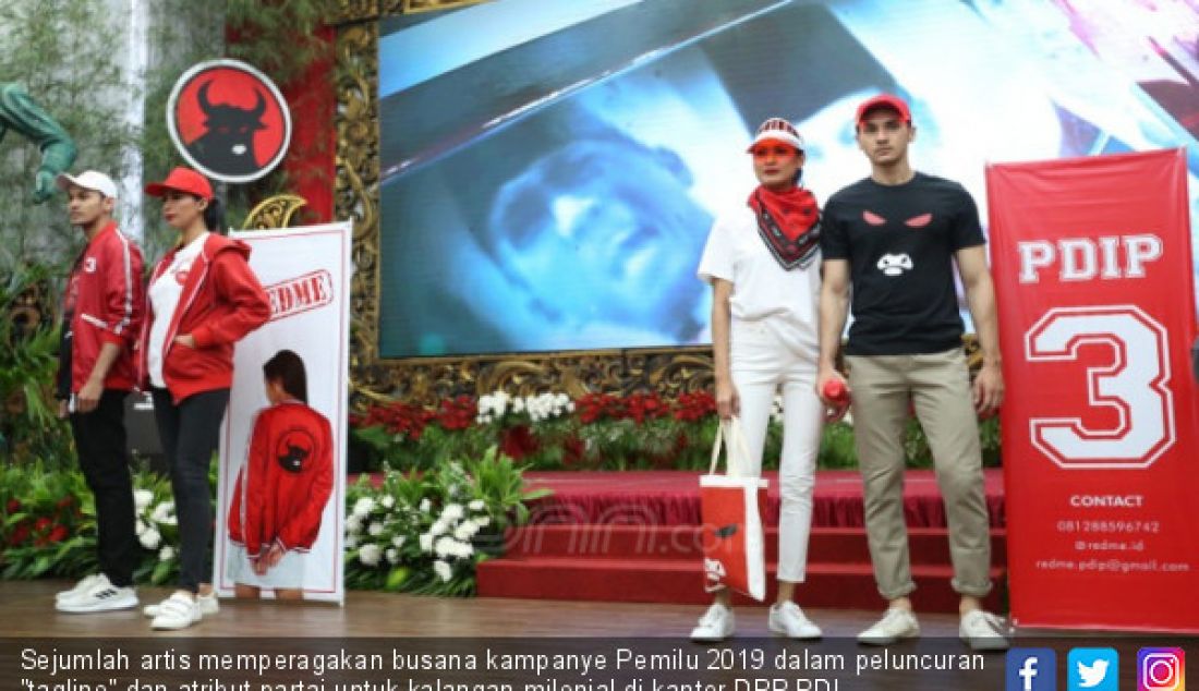 Sejumlah artis memperagakan busana kampanye Pemilu 2019 dalam peluncuran 'tagline' dan atribut partai untuk kalangan milenial di kantor DPP PDI Perjuangan, Jakarta, Kamis (20/9). - JPNN.com