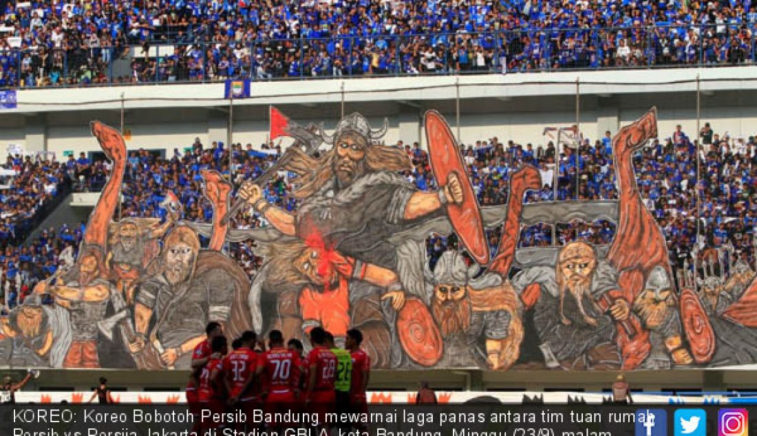 KOREO: Koreo Bobotoh Persib Bandung mewarnai laga panas antara tim tuan rumah Persib vs Persija Jakarta di Stadion GBLA, kota Bandung, Minggu (23/9) malam. - JPNN.com