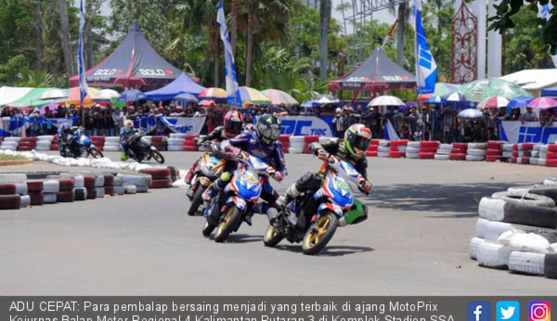 ADU CEPAT: Para pembalap bersaing menjadi yang terbaik di ajang MotoPrix Kejurnas Balap Motor Regional 4 Kalimantan Putaran 3 di Komplek Stadion SSA, Minggu (23/9). - JPNN.com