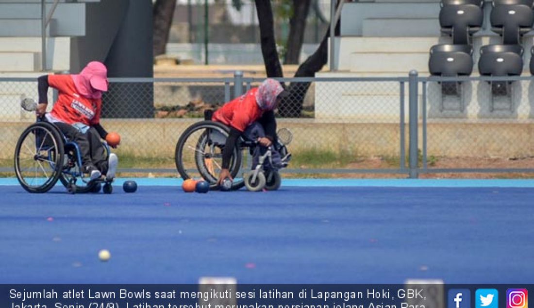 Sejumlah atlet Lawn Bowls saat mengikuti sesi latihan di Lapangan Hoki, GBK, Jakarta, Senin (24/9). Latihan tersebut merupakan persiapan jelang Asian Para Games 2018. - JPNN.com