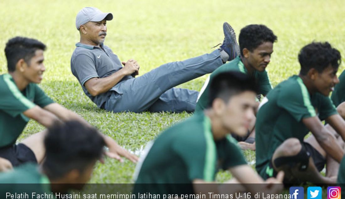 Pelatih Fachri Husaini saat memimpin latihan para pemain Timnas U-16 di Lapangan 3K Sport Complex Subang Jaya, Senin (25/9). - JPNN.com