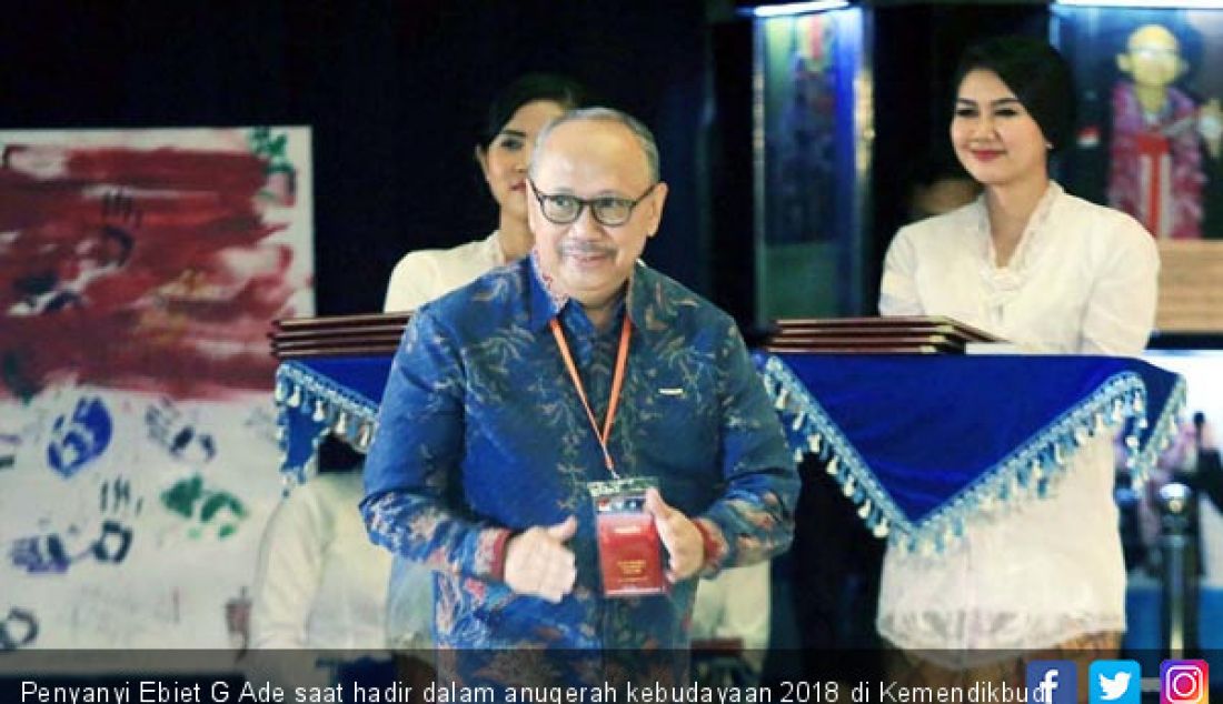 Penyanyi Ebiet G Ade saat hadir dalam anugerah kebudayaan 2018 di Kemendikbud, Jakarta, Rabu (27/9) - JPNN.com