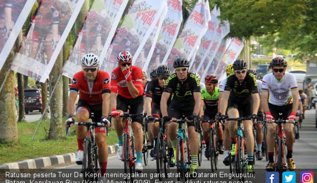 Ratusan peserta Tour De Kepri meninggalkan garis strat di Dataran Engkuputri, Batam, Kepulauan Riau (Kepri), Minggu (30/9). Event ini dikuti ratusan peserta pesepeda dari berbagai negara. - JPNN.com