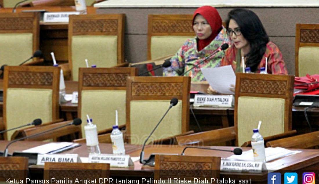 Ketua Pansus Panitia Angket DPR tentang Pelindo II Rieke Diah Pitaloka saat rapat paripurna DPR, Jakarta, Selasa (2/10). - JPNN.com