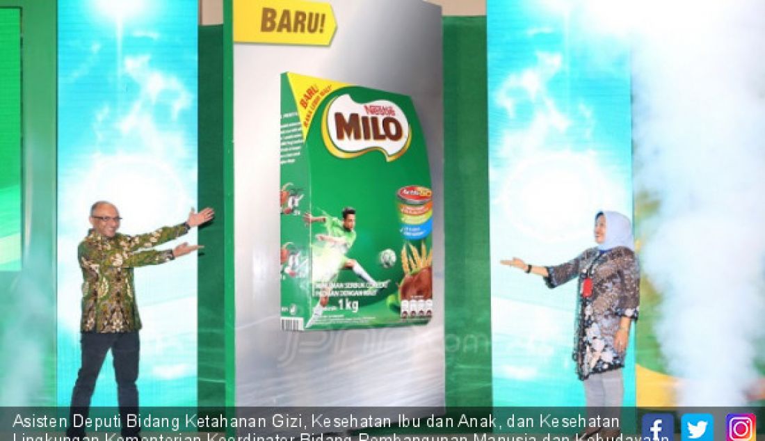 Asisten Deputi Bidang Ketahanan Gizi, Kesehatan Ibu dan Anak, dan Kesehatan Lingkungan Kementerian Koordinator Bidang Pembangunan Manusia dan Kebudayaan Republik Indonesia Meida Octarina (kanan) dan Presiden Direktur PT Nestlé Indonesia Dharnesh Gordhon saat peluncuran MILO Baru 25% Gula Lebih Rendah, Jakarta, Rabu (3/10). - JPNN.com