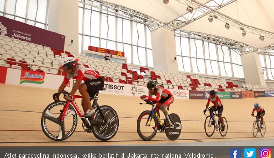 Atlet paracycling Indonesia, ketika berlatih di Jakarta International Velodrome, Jumat (28/9). - JPNN.com