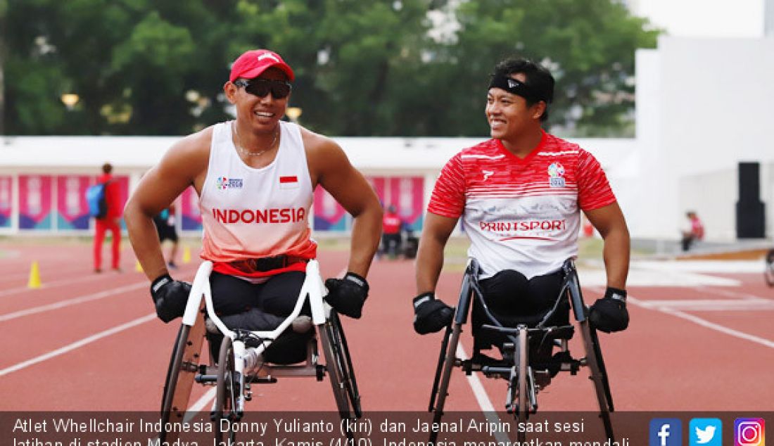 Atlet Whellchair Indonesia Donny Yulianto (kiri) dan Jaenal Aripin saat sesi latihan di stadion Madya, Jakarta, Kamis (4/10). Indonesia menargetkan mendali emas dari cabang atletik Whellchair di Asian Para Games 2018. - JPNN.com