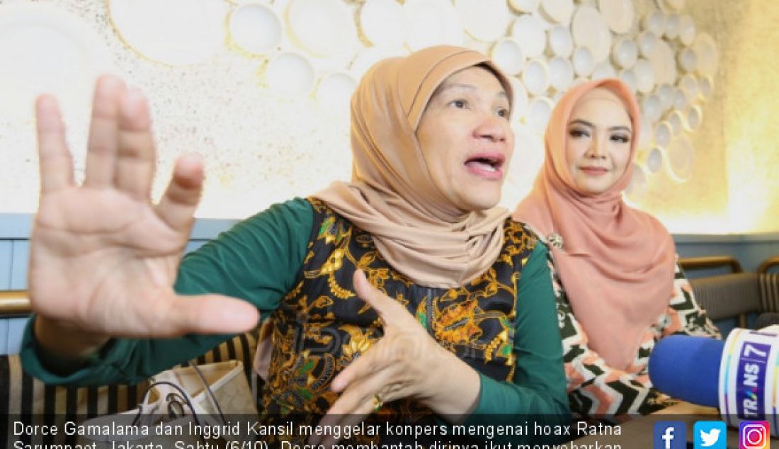 Dorce Gamalama dan Inggrid Kansil menggelar konpers mengenai hoax Ratna Sarumpaet, Jakarta, Sabtu (6/10). Docre membantah dirinya ikut menyebarkan berita hoax Ratna Sarumpaet. - JPNN.com
