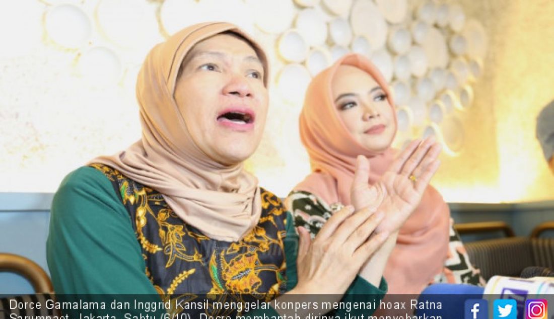 Dorce Gamalama dan Inggrid Kansil menggelar konpers mengenai hoax Ratna Sarumpaet, Jakarta, Sabtu (6/10). Docre membantah dirinya ikut menyebarkan berita hoax Ratna Sarumpaet. - JPNN.com