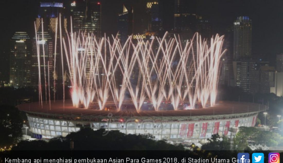 Kembang api menghiasi pembukaan Asian Para Games 2018, di Stadion Utama Gelora Bung Karno, Senayan, Jakarta, Sabtu (6/10). - JPNN.com