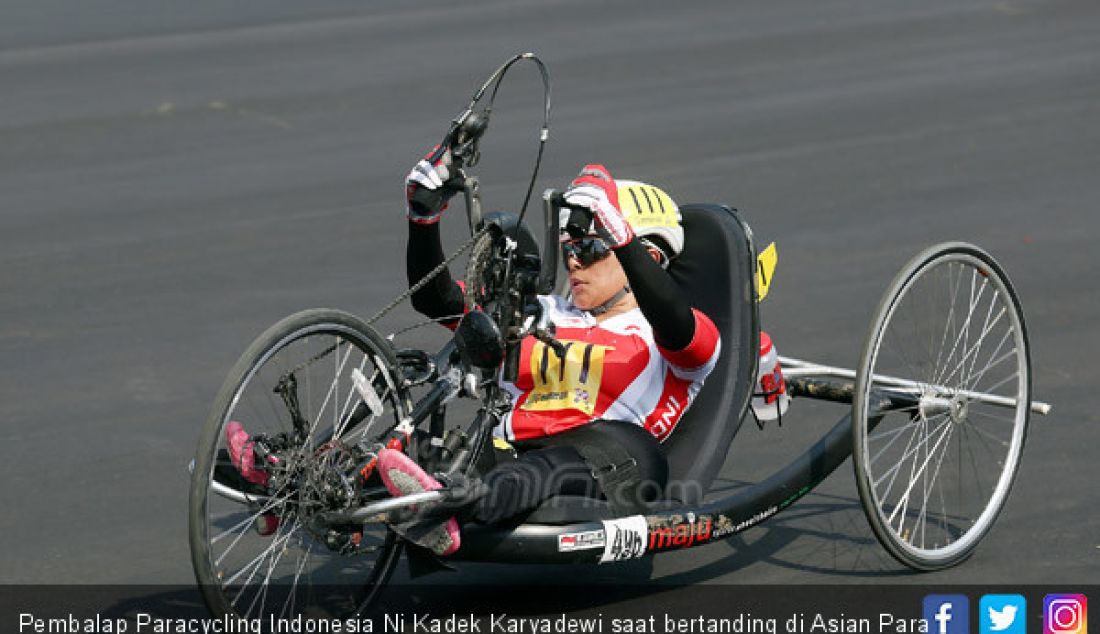 Pembalap Paracycling Indonesia Ni Kadek Karyadewi saat bertanding di Asian Para Games 2018, Bogor, Selasa (9/10). - JPNN.com