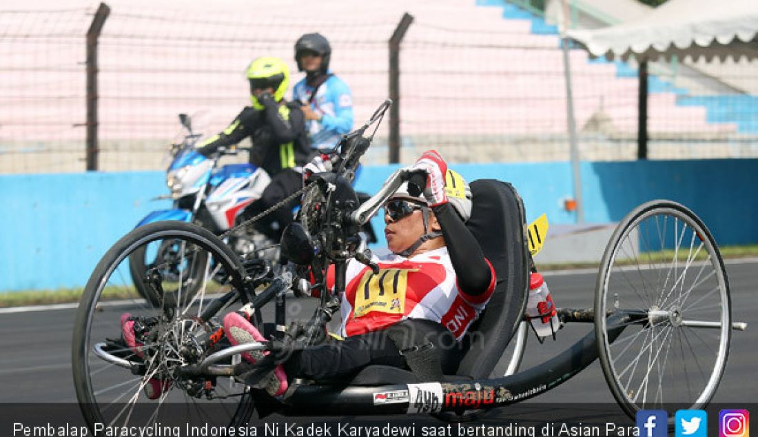 Pembalap Paracycling Indonesia Ni Kadek Karyadewi saat bertanding di Asian Para Games 2018, Bogor, Selasa (9/10). - JPNN.com