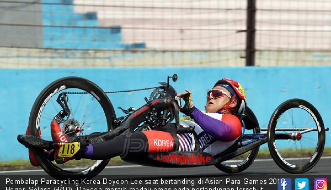 Pembalap Paracycling Korea Doyeon Lee saat bertanding di Asian Para Games 2018, Bogor, Selasa (9/10). Doyeon meraih medali emas pada pertandingan tersebut. - JPNN.com