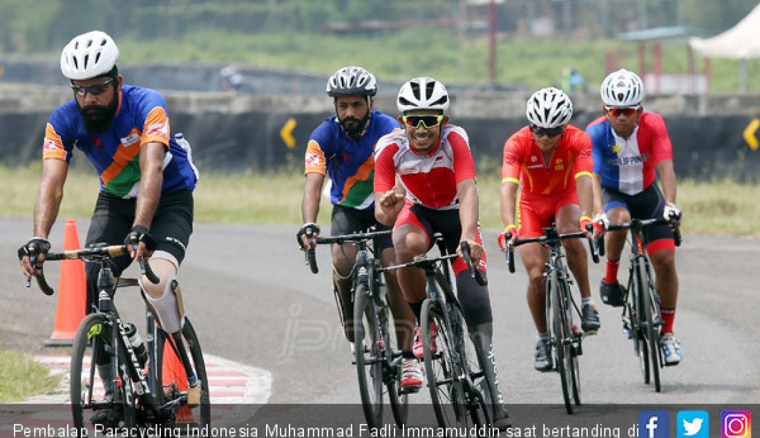 Pembalap Paracycling Indonesia Muhammad Fadli Immamuddin saat bertanding di Asian Para Games 2018, Bogor, Selasa (9/10). - JPNN.com