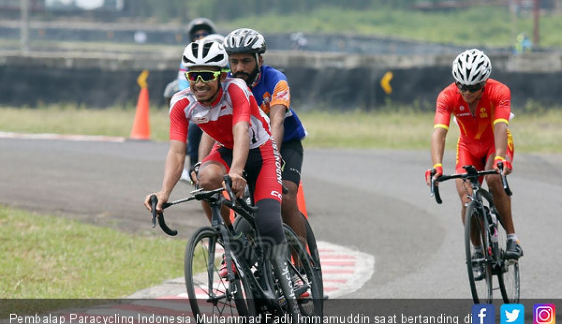 Pembalap Paracycling Indonesia Muhammad Fadli Immamuddin saat bertanding di Asian Para Games 2018, Bogor, Selasa (9/10). - JPNN.com