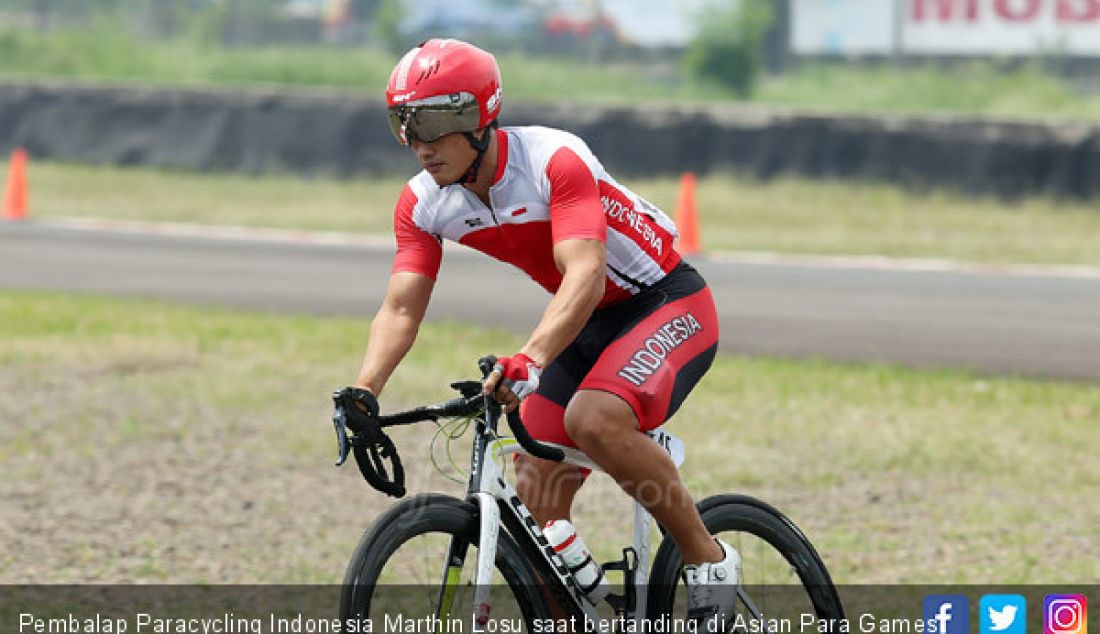 Pembalap Paracycling Indonesia Marthin Losu saat bertanding di Asian Para Games 2018, Bogor, Selasa (9/10). - JPNN.com