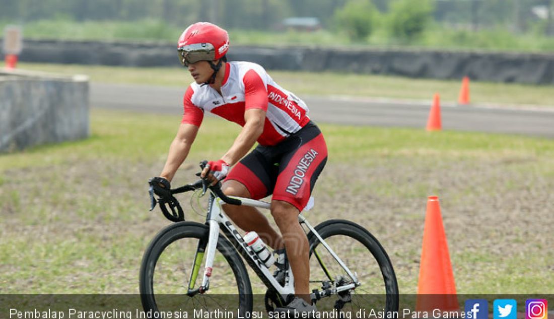 Pembalap Paracycling Indonesia Marthin Losu saat bertanding di Asian Para Games 2018, Bogor, Selasa (9/10). - JPNN.com