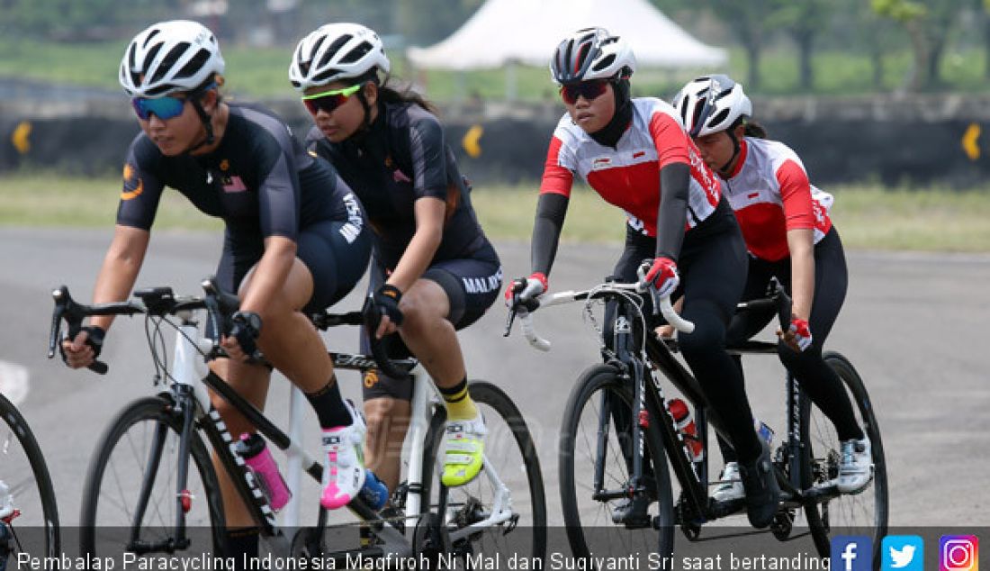 Pembalap Paracycling Indonesia Magfiroh Ni Mal dan Sugiyanti Sri saat bertanding di Asian Para Games 2018, Bogor, Selasa (9/10). - JPNN.com