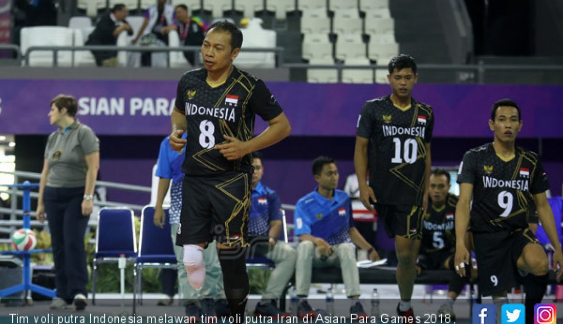 Tim voli putra Indonesia melawan tim voli putra Iran di Asian Para Games 2018, Jakarta, Senin (8/10). Indonesia kalah atas Iran dengan 0-3. - JPNN.com