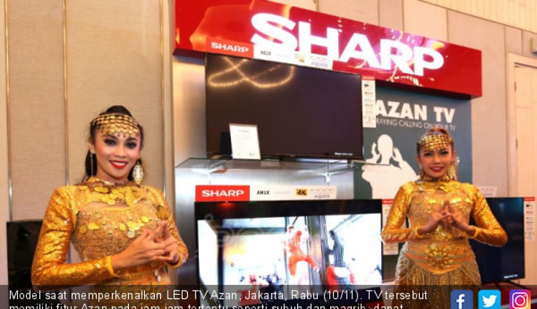 Model saat memperkenalkan LED TV Azan, Jakarta, Rabu (10/11). TV tersebut memiliki fitur Azan pada jam-jam tertentu seperti subuh dan magrib, dapat mengatur suara azan untuk solat 5 waktu dan menampilkan notifikasi imbauan pesan solat. - JPNN.com