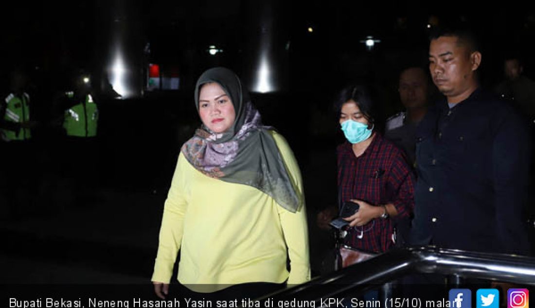 Bupati Bekasi, Neneng Hasanah Yasin saat tiba di gedung KPK, Senin (15/10) malam . - JPNN.com