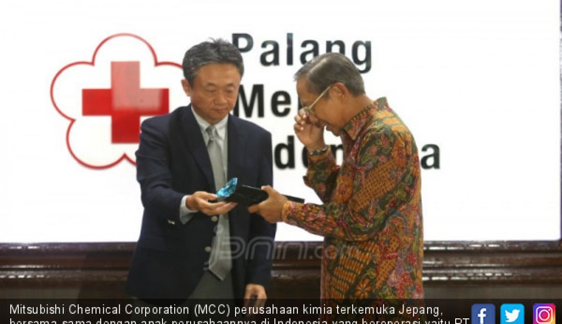 Mitsubishi Chemical Corporation (MCC) perusahaan kimia terkemuka Jepang, bersama-sama dengan anak perusahaannya di Indonesia yang beroperasi yaitu PT Mitsubishi Chemical Indonesia (MCCI) dan PT MC PET Film Indonesia (MFI) menyerahkan bantuan sebesar Rp. 800,000,000 (Delapan Ratus Juta Rupiah) kepada pengurus pusat Palang Merah Indonesia (PMI) untuk korban gempa dan tsunami Palu Sulteng. - JPNN.com