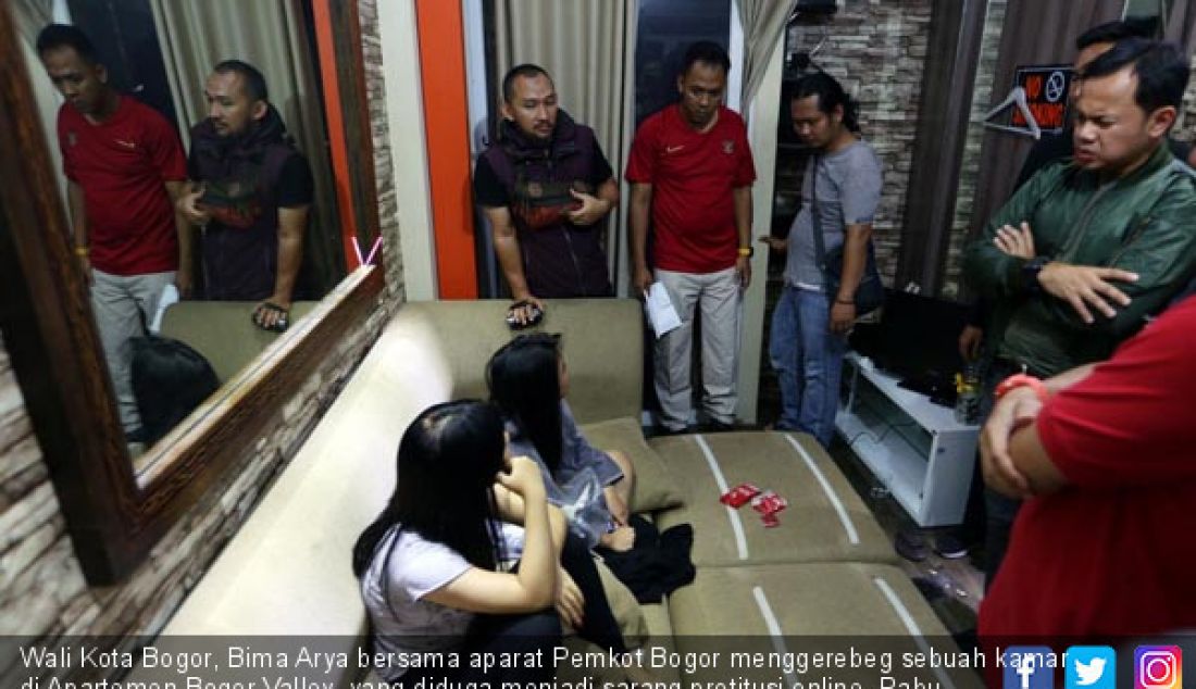 Wali Kota Bogor, Bima Arya bersama aparat Pemkot Bogor menggerebeg sebuah kamar di Apartemen Bogor Valley, yang diduga menjadi sarang protitusi online, Rabu (17/10). - JPNN.com