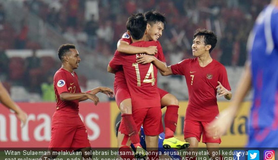 Witan Sulaeman melakukan selebrasi bersama rekannya seusai menyetak gol keduanya saat melawan Taiwan, pada babak penyisihan grup A Kejuaraan AFC U19 di SUGBK, Kamis (18/10). Indonesia menang dengan skor 3-1. - JPNN.com