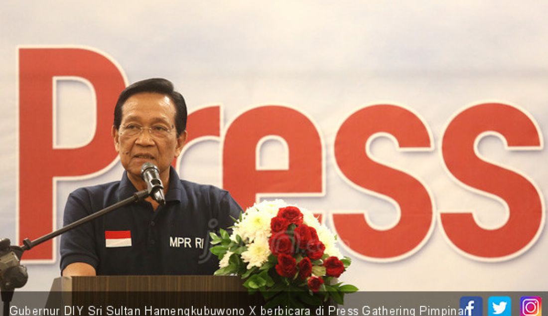 Gubernur DIY Sri Sultan Hamengkubuwono X berbicara di Press Gathering Pimpinan MPR bersama Wartawan Parlemen, Yogyakarta, Jumat (19/10). - JPNN.com