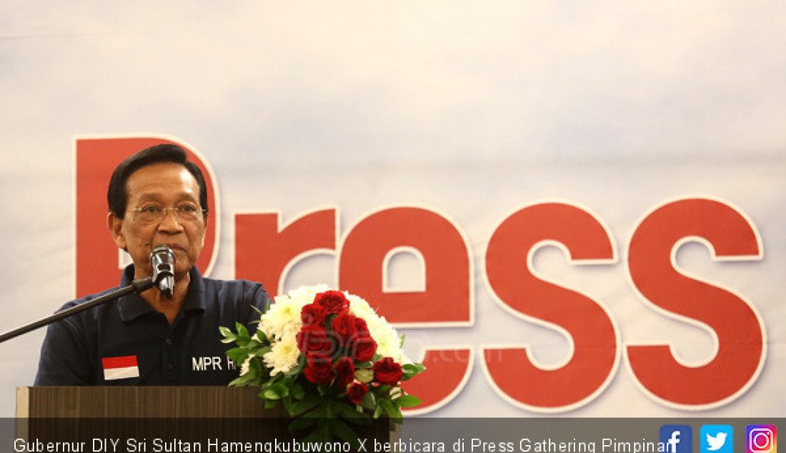 Gubernur DIY Sri Sultan Hamengkubuwono X berbicara di Press Gathering Pimpinan MPR bersama Wartawan Parlemen, Yogyakarta, Jumat (19/10). - JPNN.com