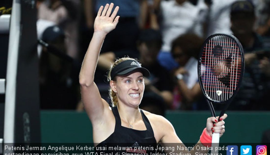 Petenis Jerman Angelique Kerber usai melawan petenis Jepang Naomi Osaka pada pertandingan penyisihan grup WTA Final di Singapore Indoor Stadium, Singapura, Rabu (24/10). Angie unggul atas Osaka 6-4, 5-7, 6-4. - JPNN.com