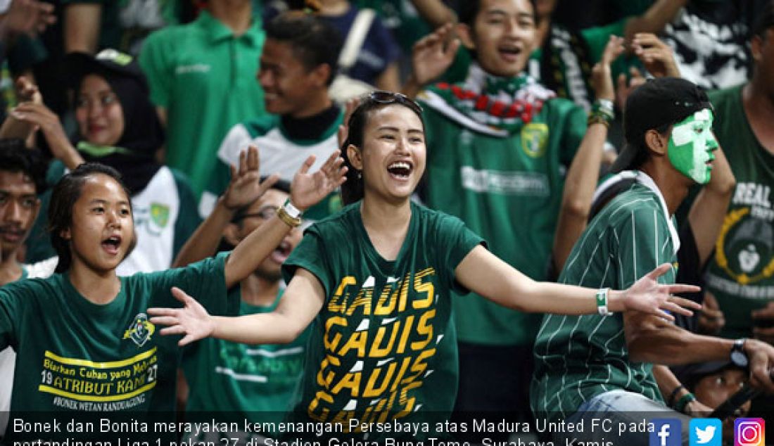 Bonek dan Bonita merayakan kemenangan Persebaya atas Madura United FC pada pertandingan Liga 1 pekan 27 di Stadion Gelora Bung Tomo, Surabaya, Kamis (25/10). - JPNN.com