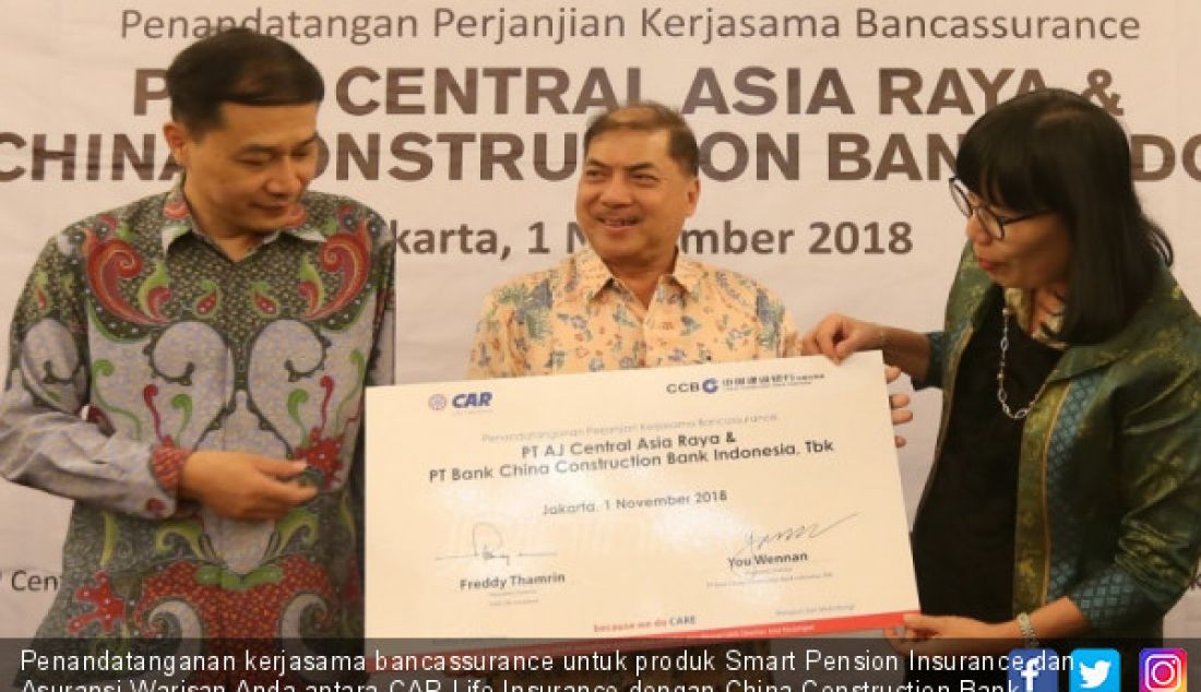 Penandatanganan kerjasama bancassurance untuk produk Smart Pension Insurance dan Asuransi Warisan Anda antara CAR Life Insurance dengan China Construction Bank Indonesia. - JPNN.com