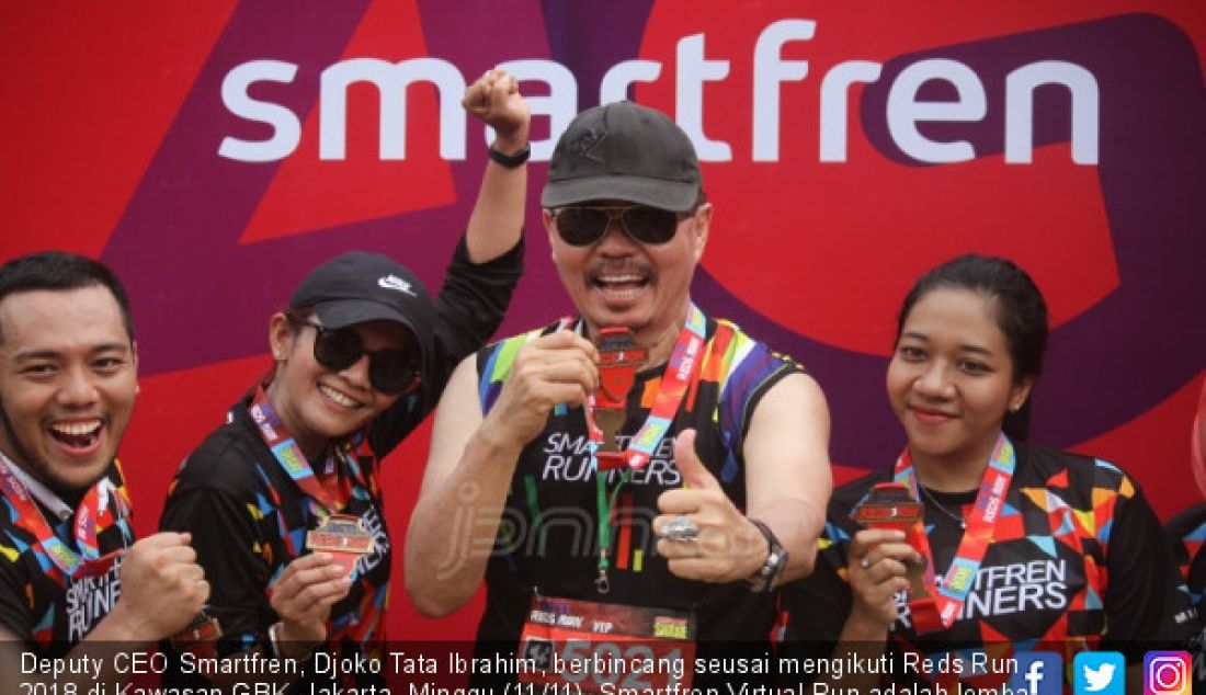 Deputy CEO Smartfren, Djoko Tata Ibrahim, berbincang seusai mengikuti Reds Run 2018 di Kawasan GBK, Jakarta, Minggu (11/11). Smartfren Virtual Run adalah lomba lari berbasis digital. - JPNN.com