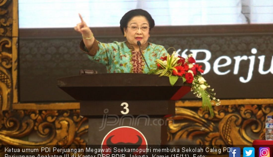 Ketua umum PDI Perjuangan Megawati Soekarnoputri membuka Sekolah Caleg PDI Perjuangan Angkatan III di Kantor DPP PDIP, Jakarta, Kamis (15/11). - JPNN.com