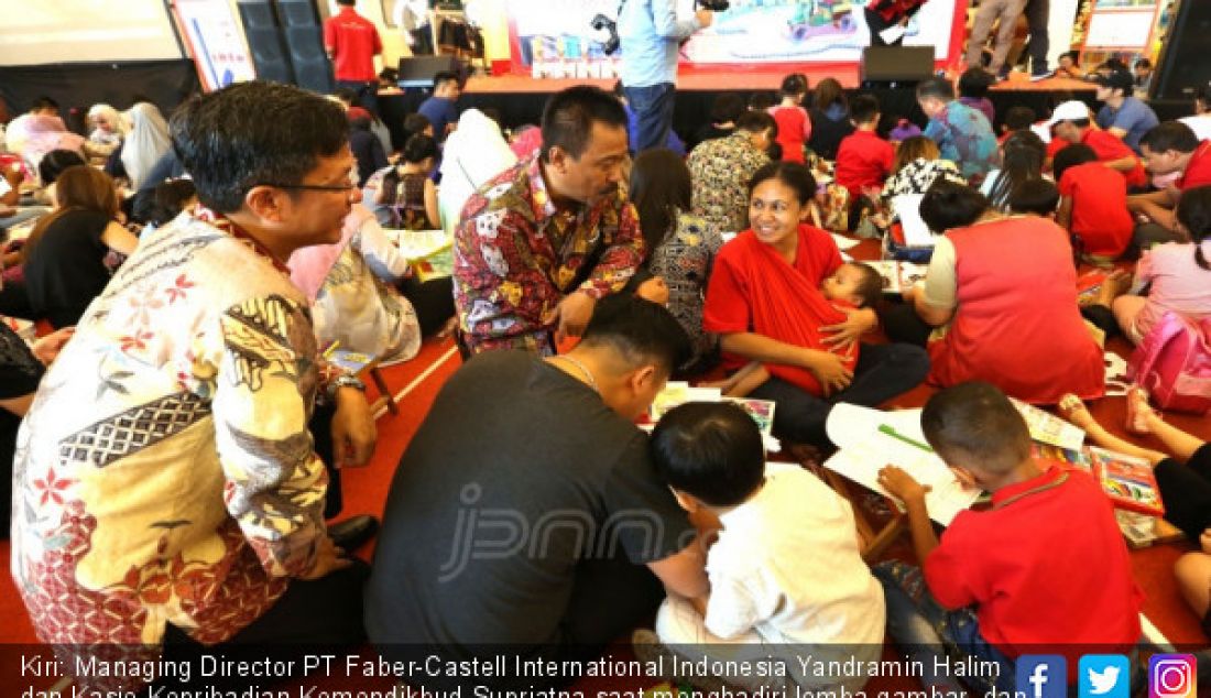 Kiri: Managing Director PT Faber-Castell International Indonesia Yandramin Halim dan Kasie Kepribadian Kemendikbud Supriatna saat menghadiri lomba gambar, dan membuat craft dengan tema 