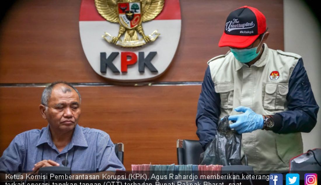 Ketua Komisi Pemberantasan Korupsi (KPK), Agus Rahardjo memberikan keterangan terkait operasi tangkap tangan (OTT) terhadap Bupati Pakpak Bharat, saat konferensi pers di gedung KPK, Jakarta, Mingguw (18/11). - JPNN.com