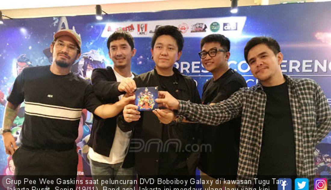 Grup Pee Wee Gaskins saat peluncuran DVD Boboiboy Galaxy di kawasan Tugu Tani, Jakarta Pusat, Senin (19/11). Band asal Jakarta ini mendaur ulang lagu yang kini diberi judul Boboiboy Hero Kita. - JPNN.com