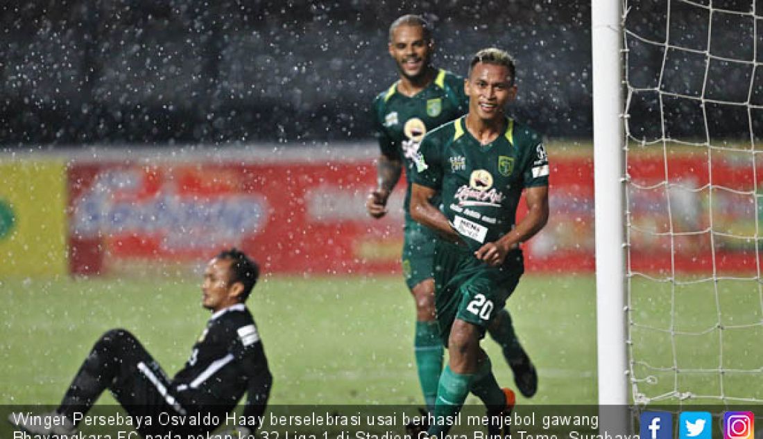 Winger Persebaya Osvaldo Haay berselebrasi usai berhasil menjebol gawang Bhayangkara FC pada pekan ke-32 Liga 1 di Stadion Gelora Bung Tomo, Surabaya, Senin (26/11). - JPNN.com