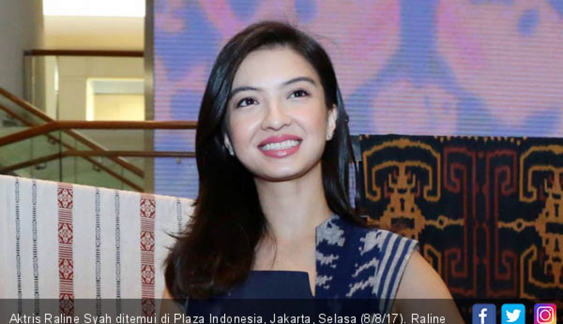 Aktris Raline Syah ditemui di Plaza Indonesia, Jakarta, Selasa (8/8/17). Raline diangkat menjadi Komisaris Independen Air Asia. - JPNN.com