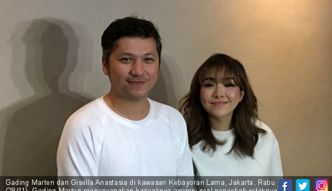 Gading Marten dan Gisella Anastasia di kawasan Kebayoran Lama, Jakarta, Rabu (28/11). Gading Marten menyayangkan banyaknya asumsi soal penyebab retaknya rumah tangganya dengan Gisella Anastasia. - JPNN.com