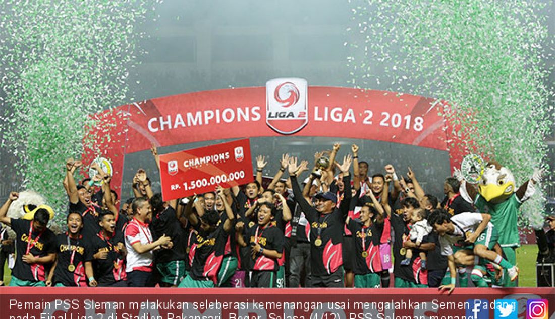 Pemain PSS Sleman melakukan seleberasi kemenangan usai mengalahkan Semen Padang pada Final Liga 2 di Stadion Pakansari, Bogor, Selasa (4/12). PSS Seleman menang 2-0 atas Semen Padang. - JPNN.com