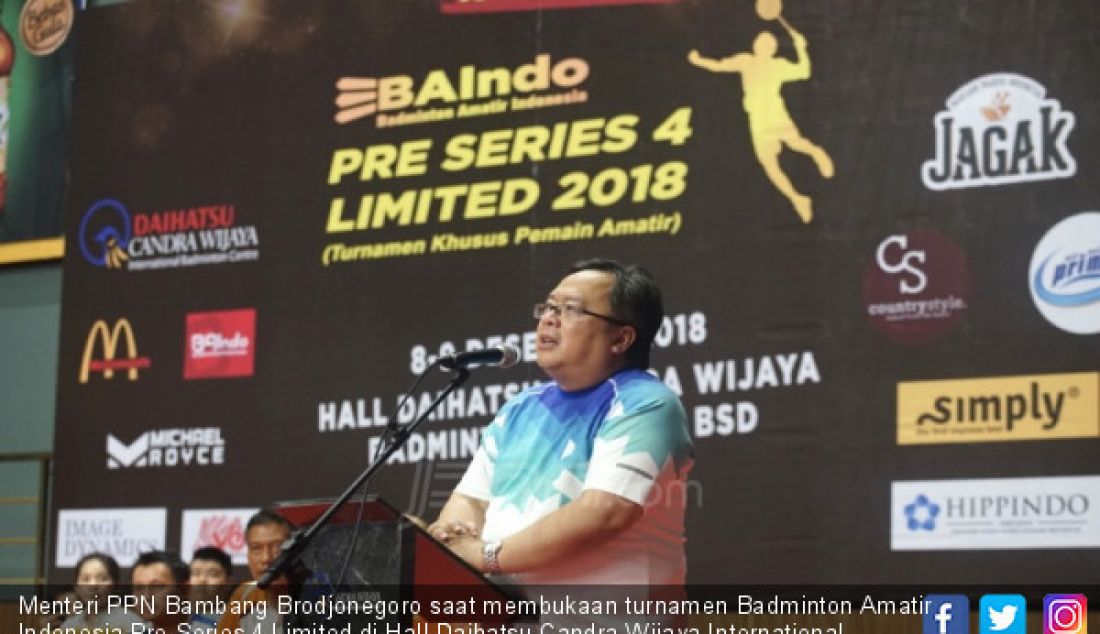 Menteri PPN Bambang Brodjonegoro saat membukaan turnamen Badminton Amatir Indonesia Pre Series 4 Limited di Hall Daihatsu Candra Wijaya International Badminton Centre, Tangsel. Sabtu (8/12). - JPNN.com
