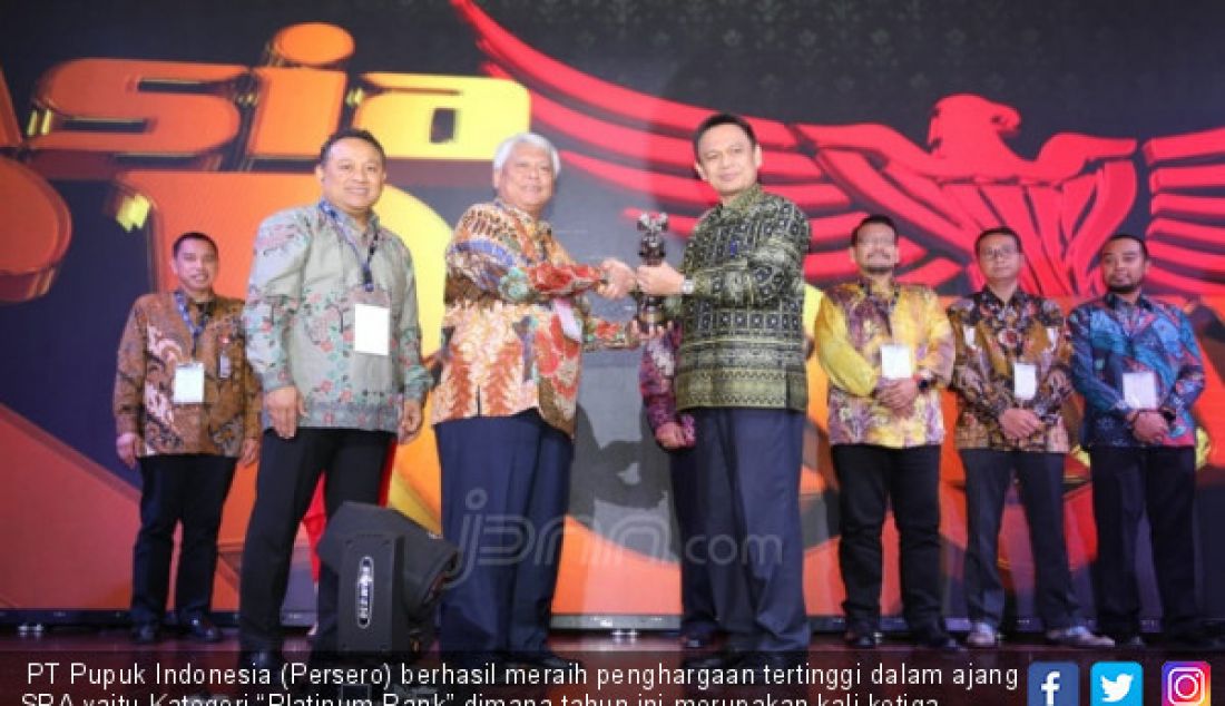  PT Pupuk Indonesia (Persero) berhasil meraih penghargaan tertinggi dalam ajang SRA yaitu Kategori “Platinum Rank” dimana tahun ini merupakan kali ketiga Pupuk Indonesia sebagai Holding meraih penghargaan dalam ajang tersebut. - JPNN.com