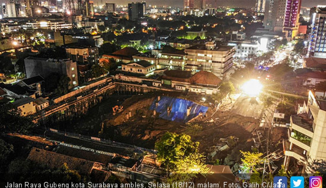 Jalan Raya Gubeng kota Surabaya ambles, Selasa (18/12) malam. - JPNN.com